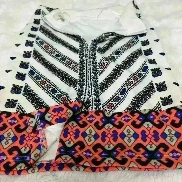 Women’s XS Colourful Pattern Pencil Skirt with a  Flattering Back Slit - Picture 14 of 14